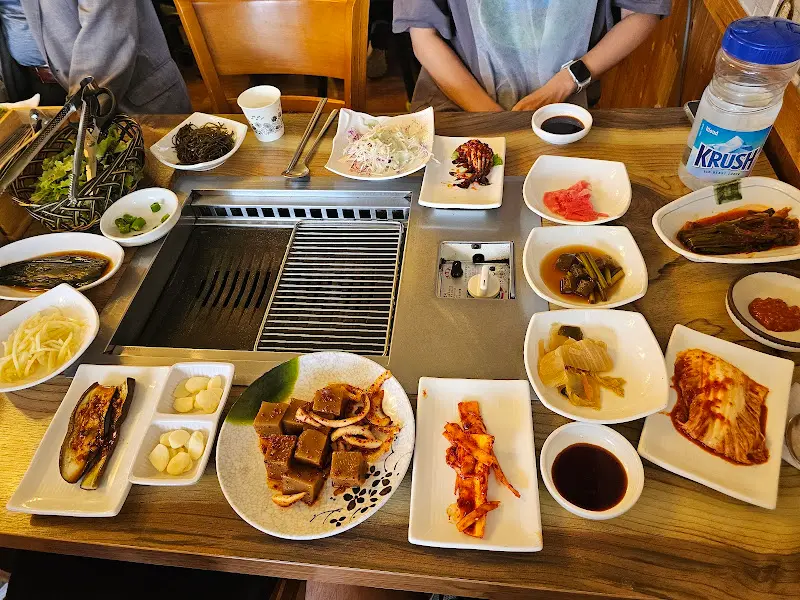 풍성한 밑반찬 한 상 차림