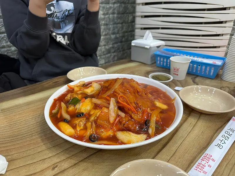 김치치즈탕수육과 밑반찬
