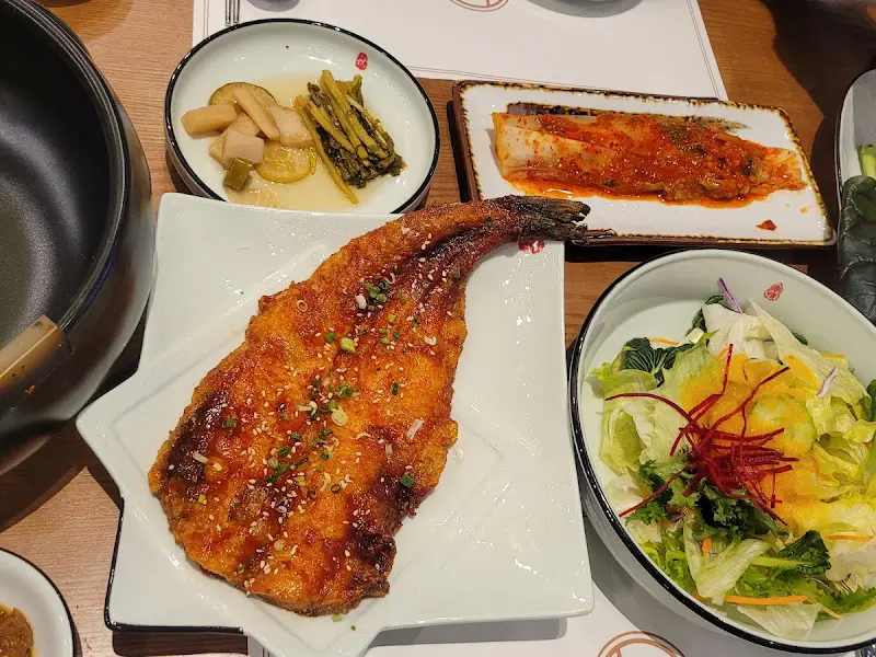 정갈하게 담겨 나온 밑반찬들