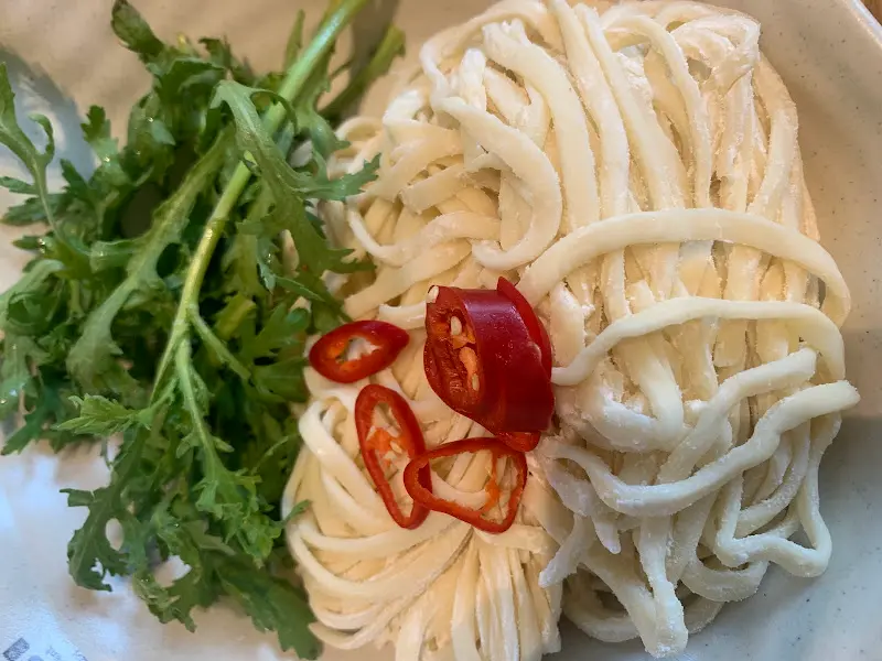 쫄깃한 면발이 일품인 칼국수