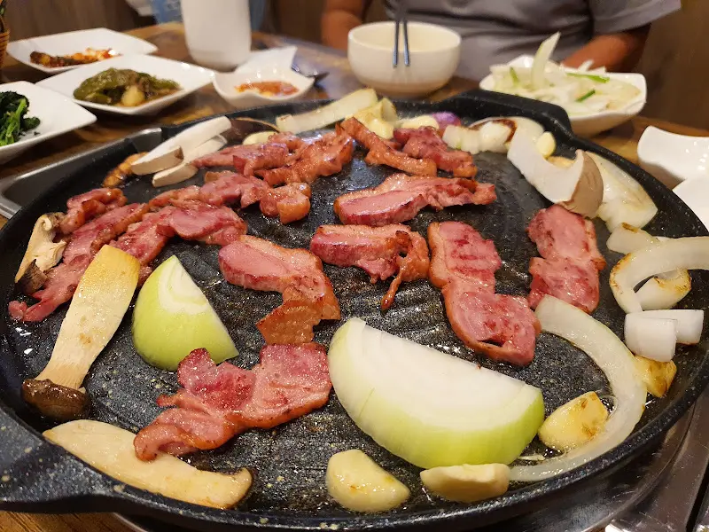 풍성한 밑반찬 구성