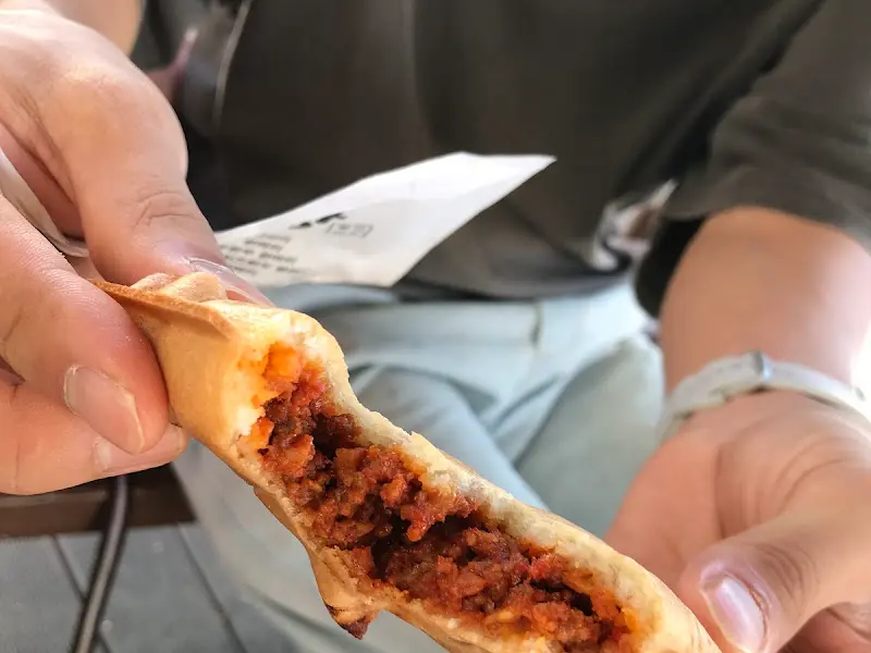 반으로 갈라진 성난 한우빵