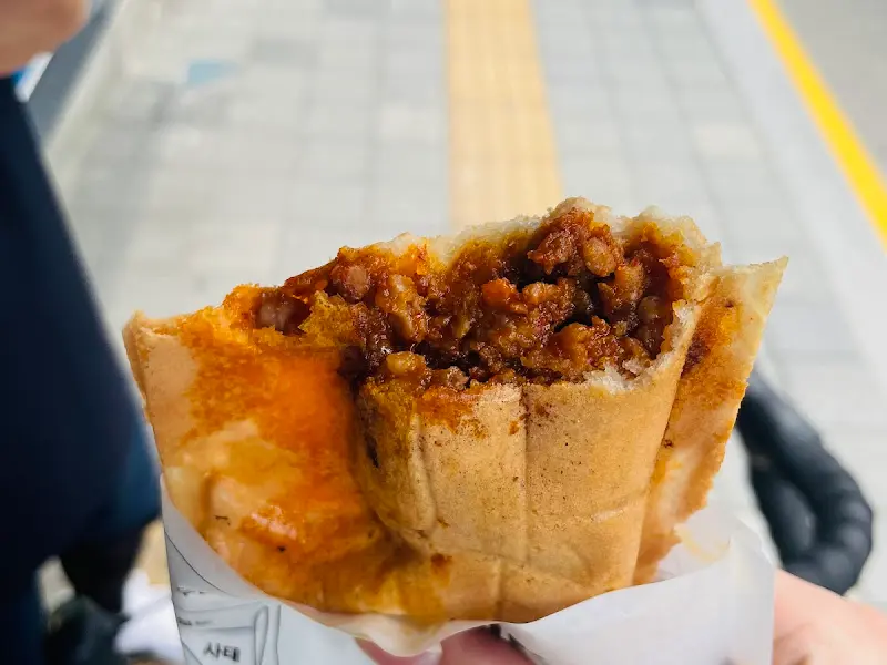 반으로 갈라진 한우빵