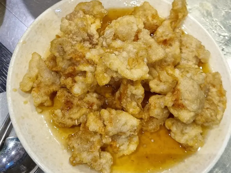 한 입 크기로 잘려진 꿔바로우