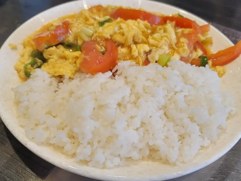 부드러운 계란토마토덮밥