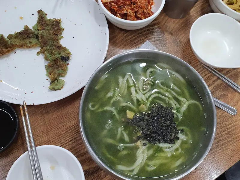 보말칼국수와 겉절이