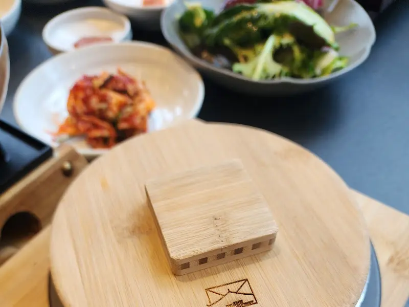 정갈하게 차려진 한상차림의 모습