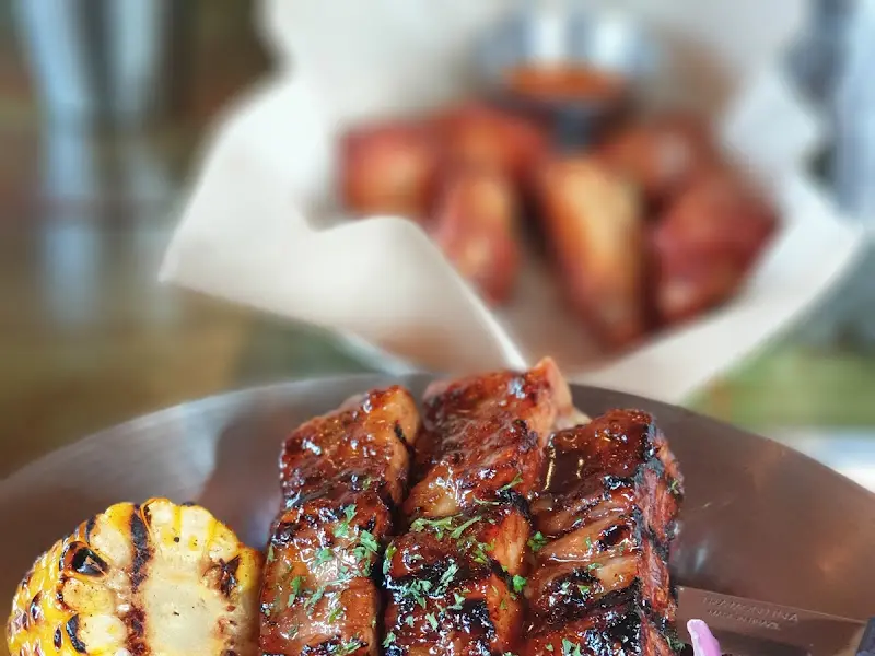 윤기가 흐르는 바베큐 립