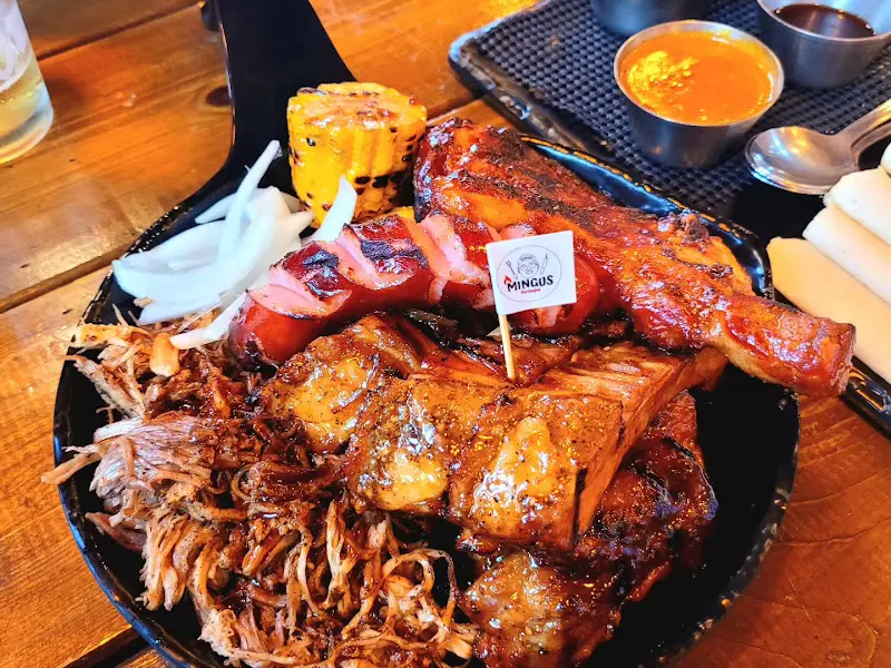 밍거스바베큐의 플래터 메뉴