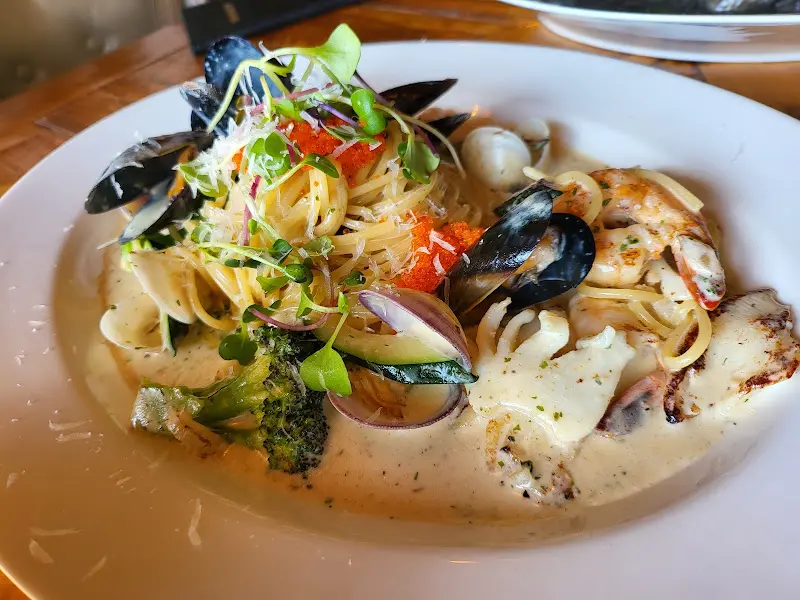 싱싱한 해산물이 듬뿍 들어간 오일 파스타