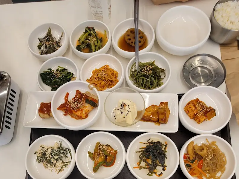 다채로운 반찬들