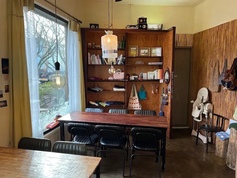 따뜻하고 아늑한 분위기의 내부 인테리어