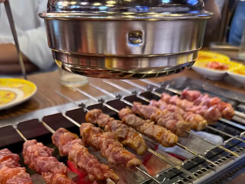 자동으로 돌아가는 양꼬치 기계