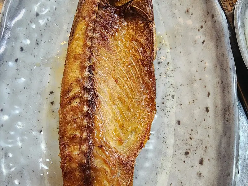 노릇하게 구워진 고등어 구이