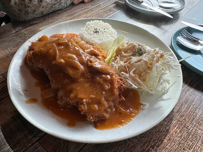 쌀롱의 대표 메뉴인 돈가스. 푸짐한 양과 훌륭한 맛을 자랑한다.