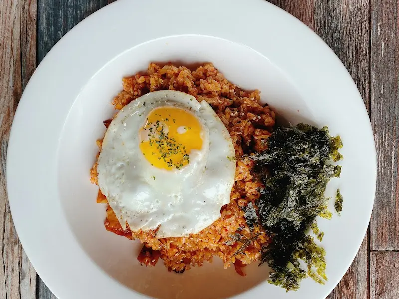 싱그러운 샐러드의 모습.