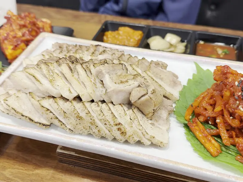 가지런히 놓인 보쌈 슬라이스