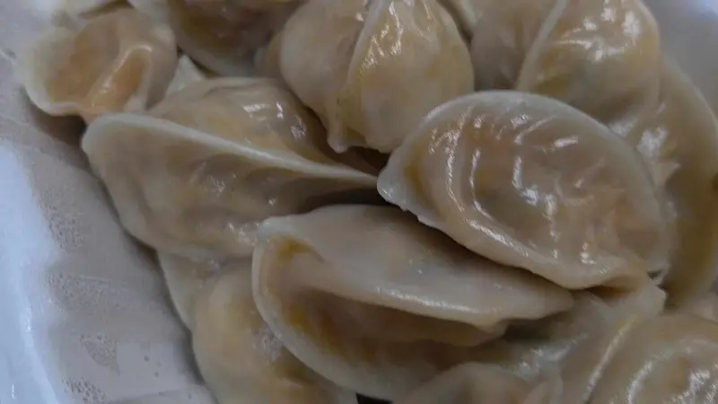 윤기가 좔좔 흐르는 만두