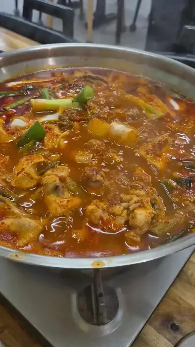 보글보글 끓는 닭볶음탕