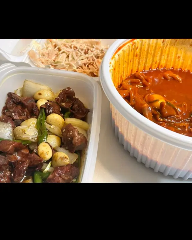 닭목살과 국물 닭발의 조화