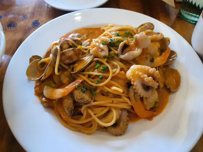 해산물이 풍성한 파스타 요리