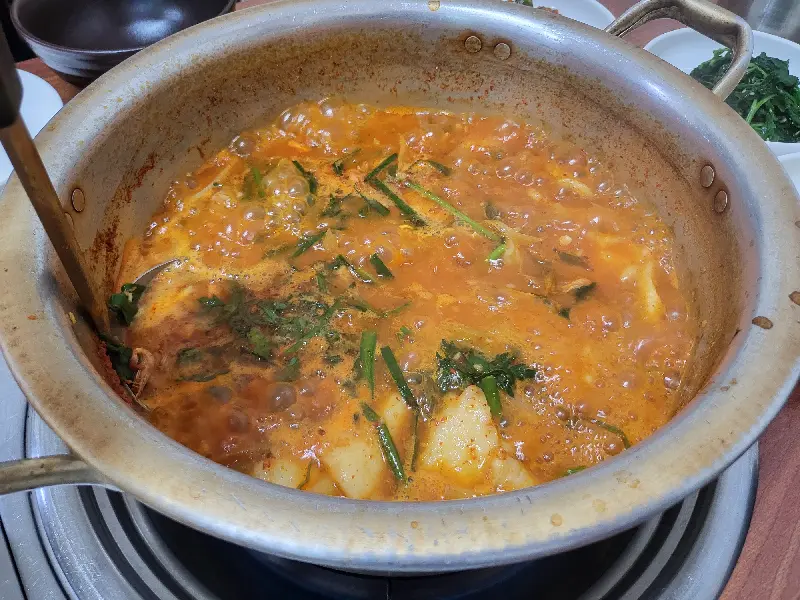 보글보글 끓는 매운탕