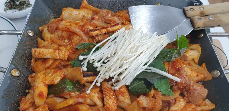 맛깔스러운 오삼불고기