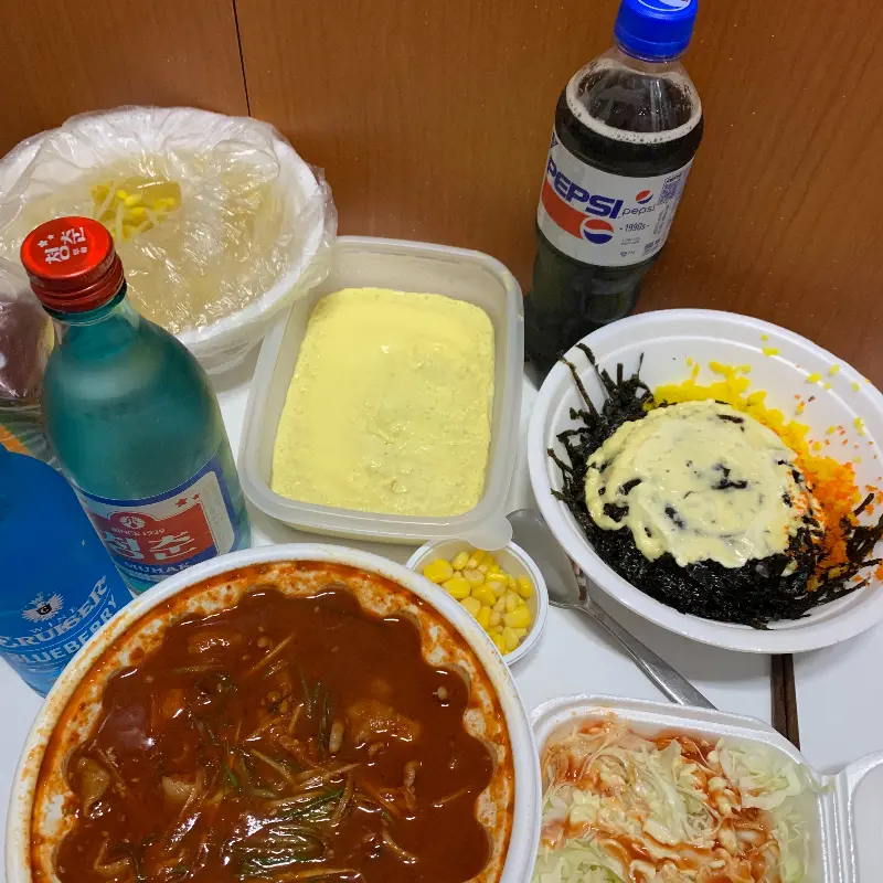 닭발과 함께 즐기는 다양한 사이드 메뉴