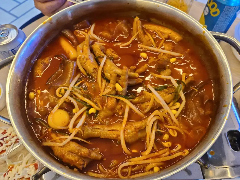 국물 닭발의 매혹적인 비주얼