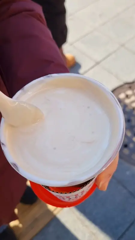 쫀쫀한 크림이 가득한 아인슈페너