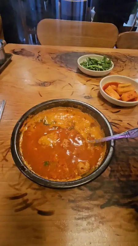 깔끔하게 차려진 한 상
