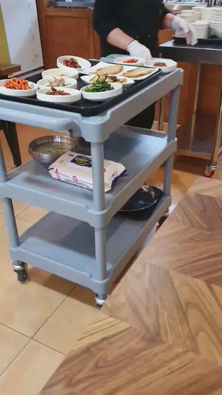 반찬 서빙