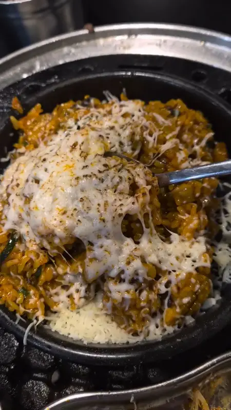 치즈 폭탄 김치볶음밥