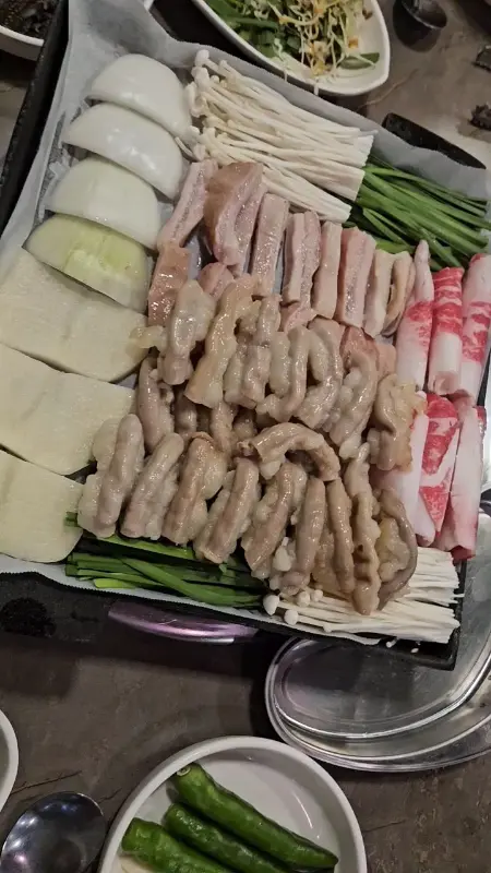 푸짐한 A세트 한 상 차림