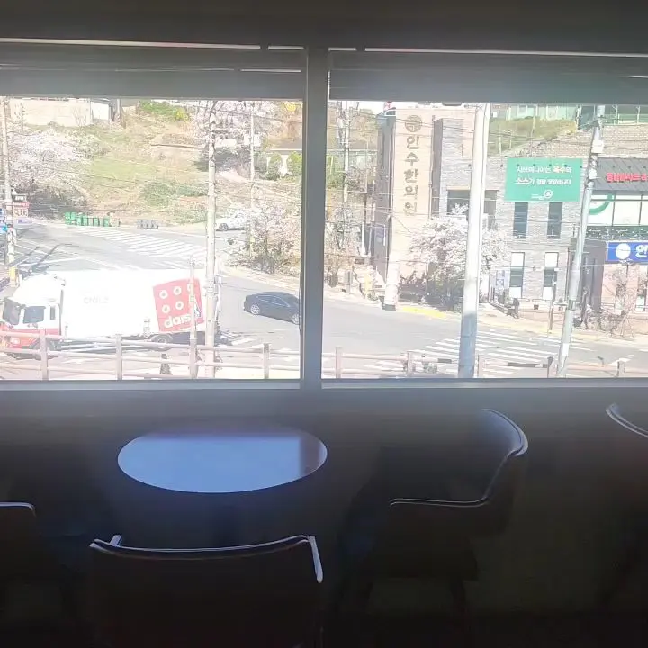 창밖으로 보이는 보문산 풍경