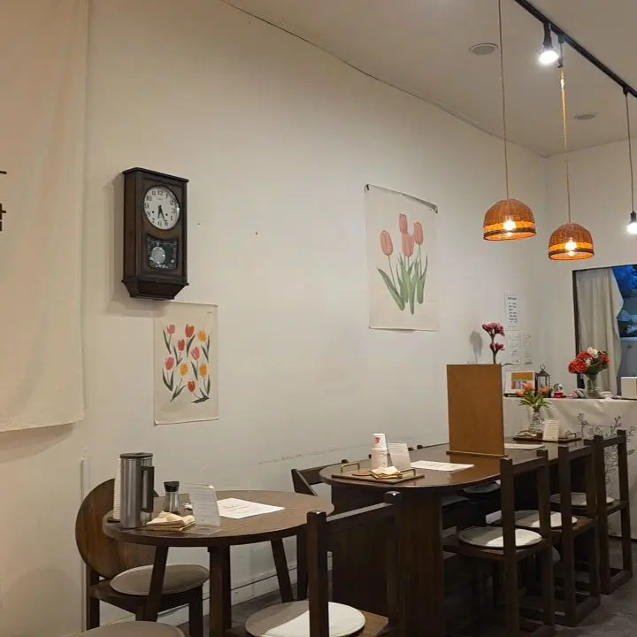 따뜻한 분위기의 '호사식탁' 내부