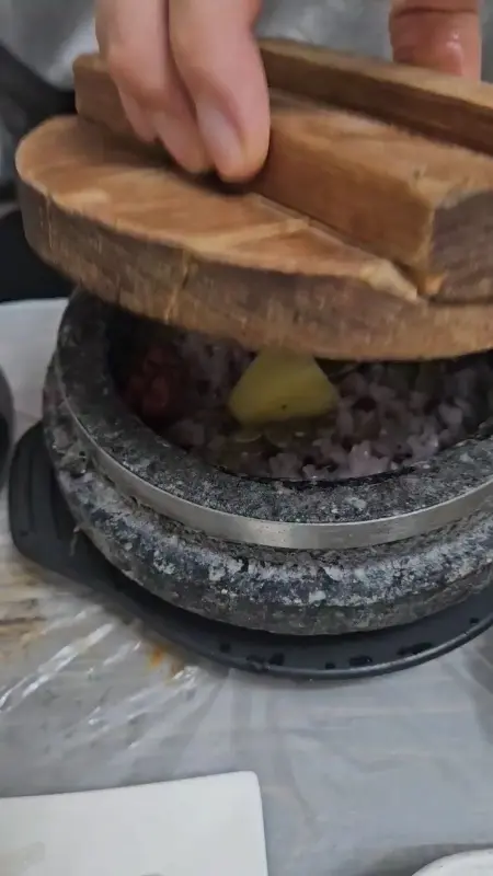 갓 지은 돌솥밥