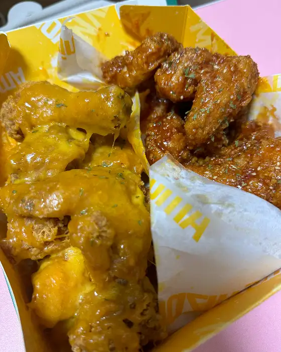 양념 치킨과 간장 치킨