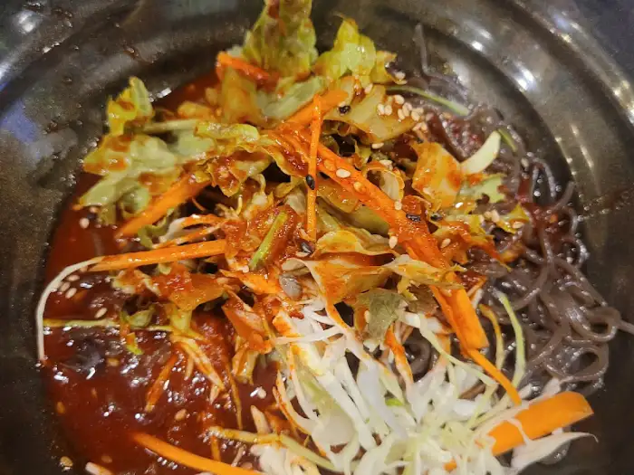 새콤달콤한 비빔국수
