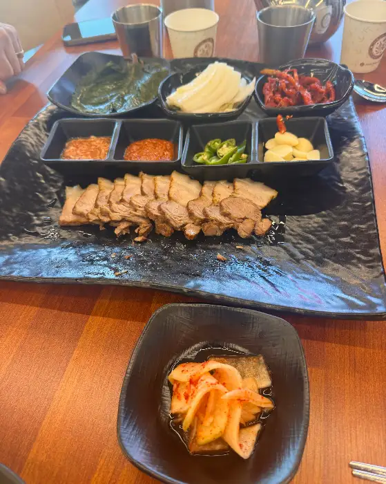 수육과 곁들임