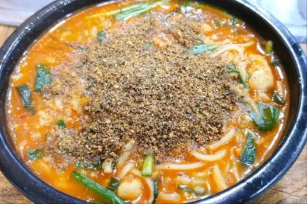 어죽 속 면과 건더기