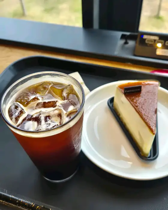 아이스 아메리카노와 치즈케이크
