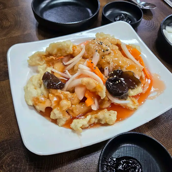 탕수육 소스와 함께 나온 탕수육