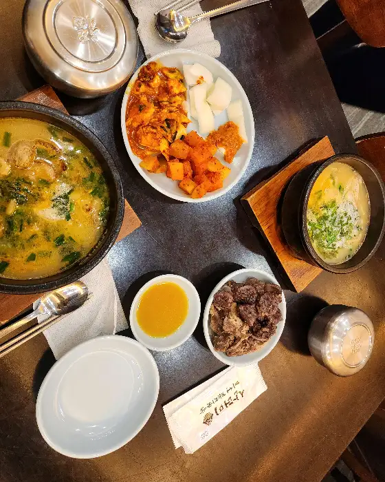 맛있게 조리된 고기 반찬