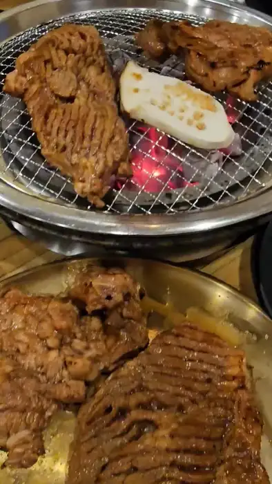 불판 위 돼지갈비