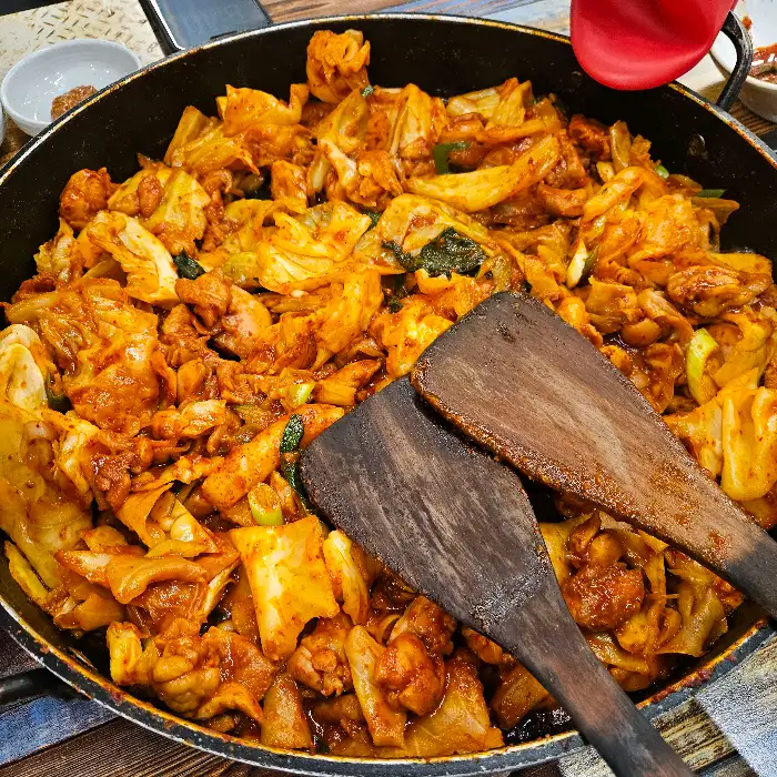 먹음직스러운 닭갈비