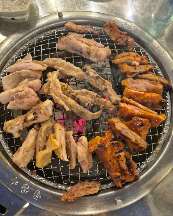 다양한 종류의 숯불구이 메뉴