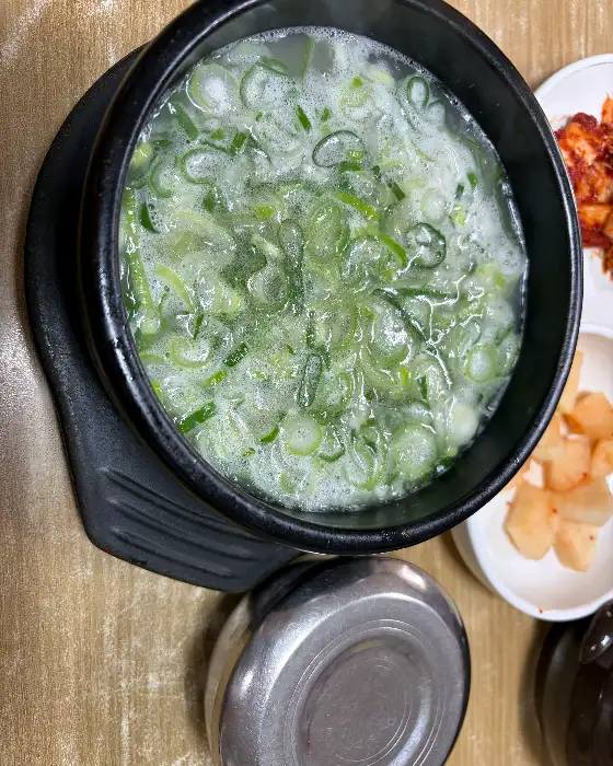 특소머리국밥의 뽀얀 국물