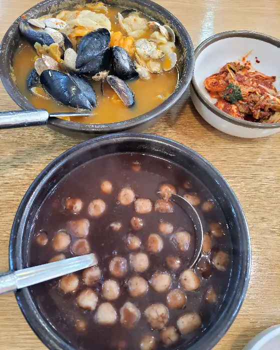 들깨수제비와 해물칼국수