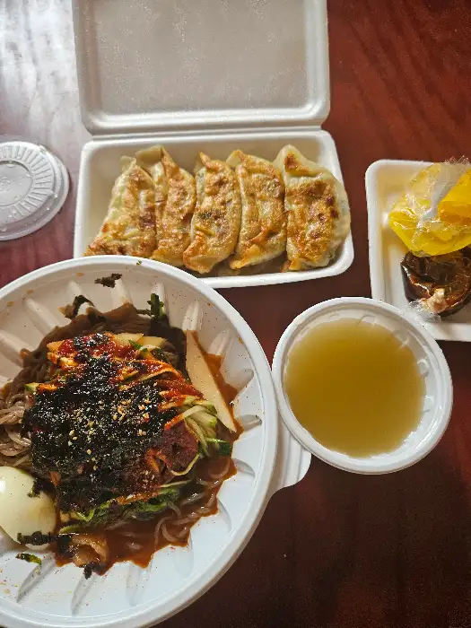 군만두와 막국수 포장